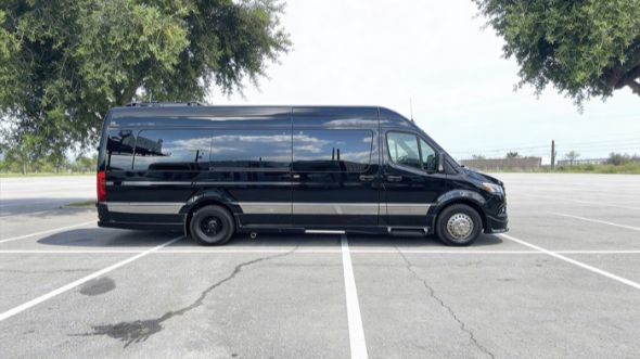 sprinter limousine milwaukee